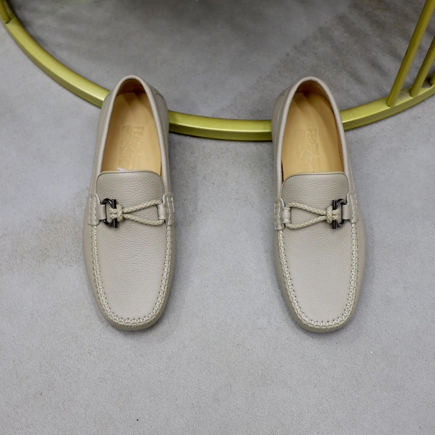 Men's shoes 💰480💰🙅‍♂️🙅‍♂️🙅‍♂️Niuli Brand: Ferragamo Standard code: Men's code 38/44 (45 customized) Grade: Same style as the official website Material: Original imported cowhide leather lining Original wear-resistant lightweight outsole Style category: Men's casual slip-on shoes Doudou shoes Noble luxury brand elements, top luxury color: actual picture color